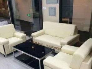 成都辦公家具廠家直銷 屏風辦公桌、電腦工位桌及木制家具選購指南